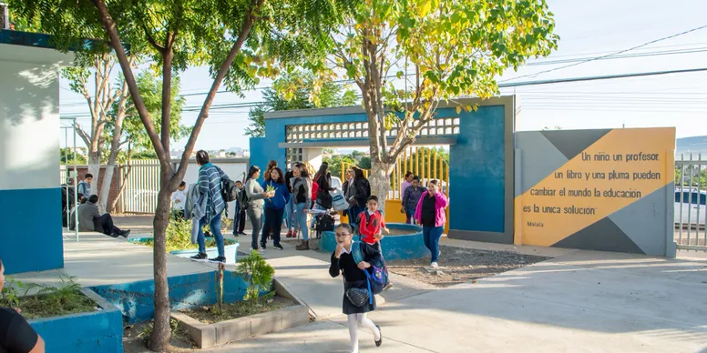 Mejoras de infraestructura en una escuela